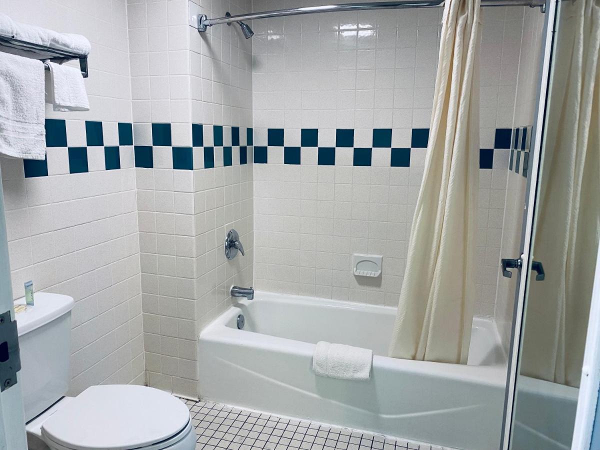 Excel Inn & Suites Фредериксбърг Екстериор снимка